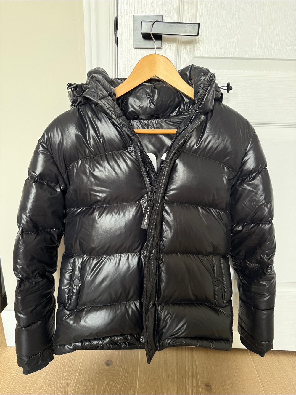 Aritzia Women’s Shiny Black Hooded Puffer Jacket